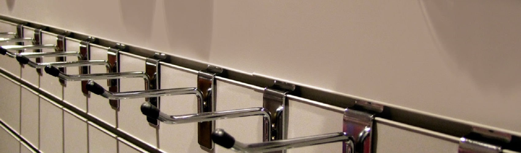 Qatar Shop Fittings Shelves Slat Wall